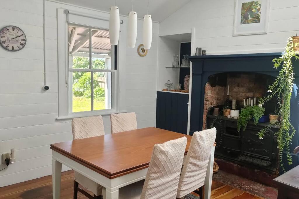 The Oaks- A Beautifully Appointed 1890S Villa Featherston エクステリア 写真