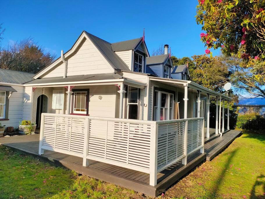 The Oaks- A Beautifully Appointed 1890S Villa Featherston エクステリア 写真