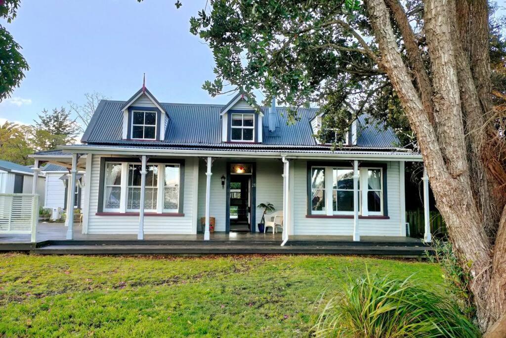 The Oaks- A Beautifully Appointed 1890S Villa Featherston エクステリア 写真